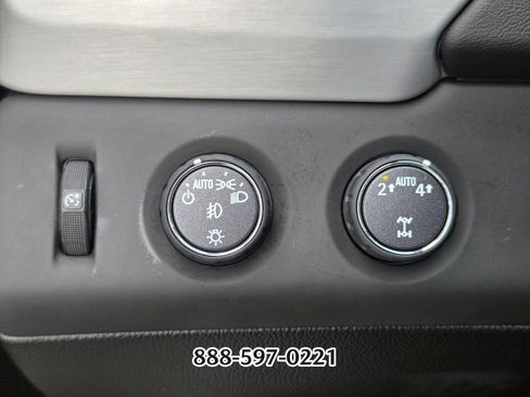 Used 2018 GMC Yukon XL SLT image 32