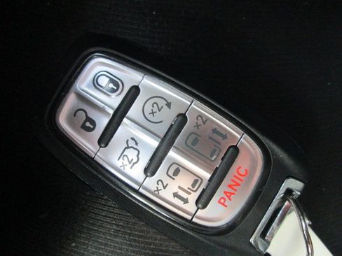 Used 2025 Chrysler Pacifica Select FWD image 24