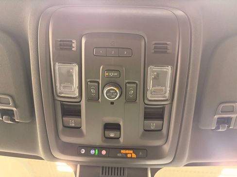 Used 2024 GMC Yukon SLT w/ SLT Premium Package AWD/4WD image 47