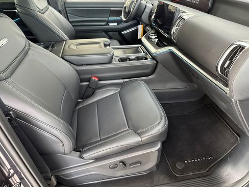 New 2026 Ford Expedition Platinum w/ Stealth Performance Package image 36