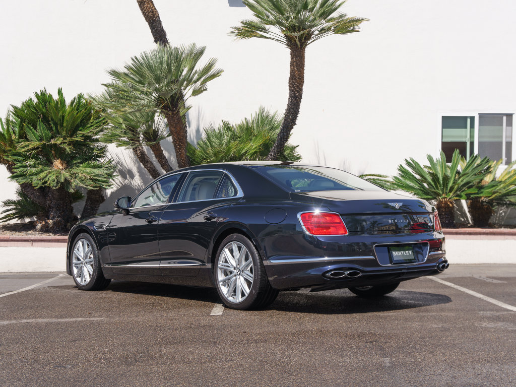 Used 2023 Bentley Flying Spur Plug-In Hybrid AWD/4WD image 3
