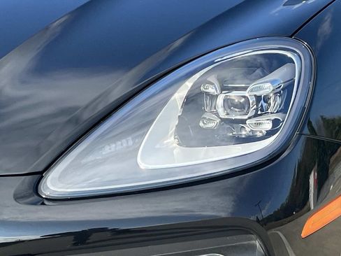 Used 2023 Porsche Cayenne AWD/4WD image 9