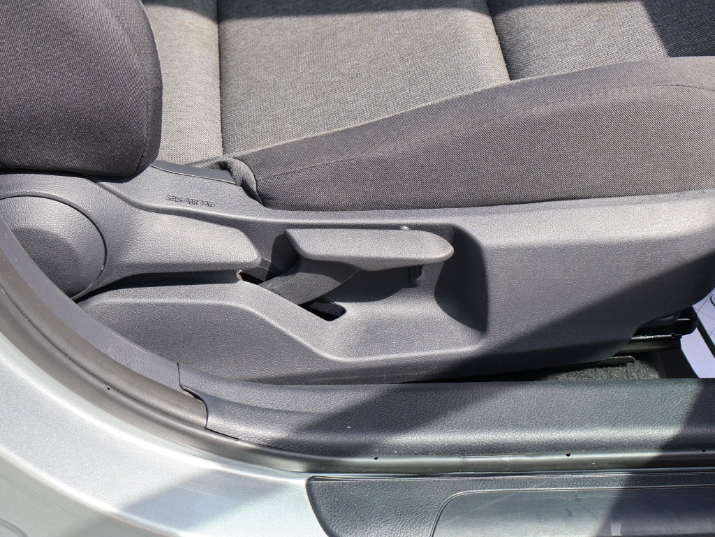 Used 2025 Toyota Camry LE FWD image 9