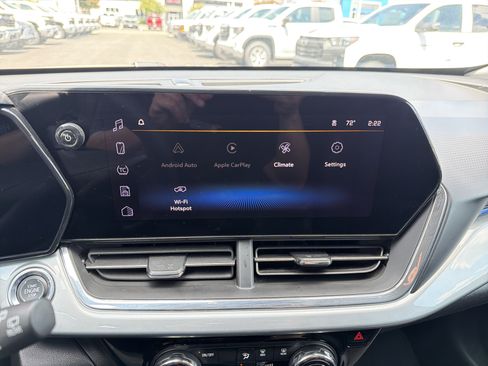 Used 2025 Chevrolet Trax LT FWD image 23