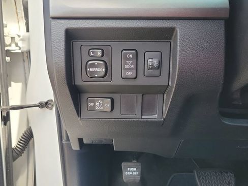 Used 2014 Toyota Tundra SR5 w/ SR5 Upgrade Package RWD image 27