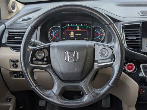 Used 2020 Honda Pilot Touring image 17