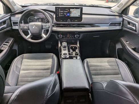 Used 2025 Mitsubishi Outlander SE FWD image 14