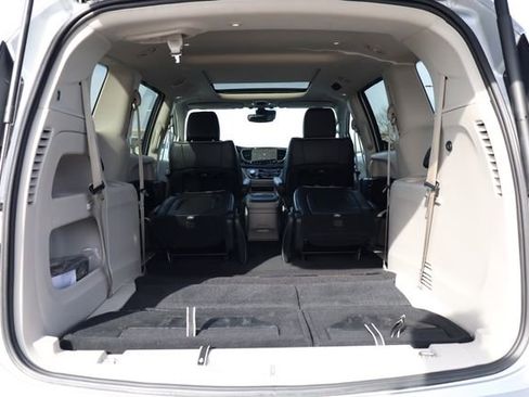 Used 2024 Chrysler Pacifica Limited image 28