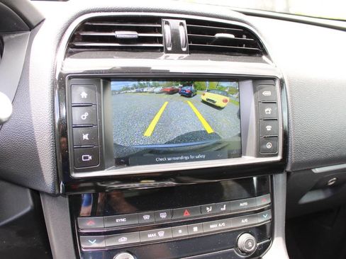 Used 2018 Jaguar F-PACE Premium AWD/4WD image 16
