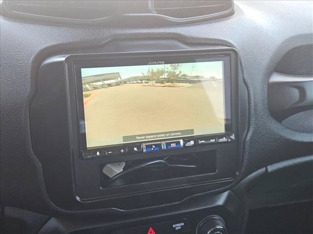 Used 2020 Jeep Renegade Latitude w/ Popular Equipment Group FWD image 14