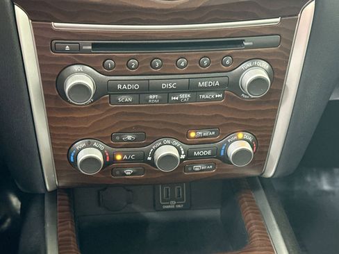 Used 2018 Nissan Pathfinder Platinum image 27