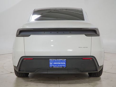 Used 2026 Tesla Model Y AWD image 8