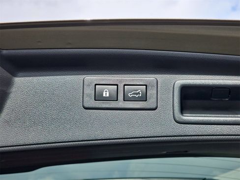 Used 2022 Subaru Forester Limited image 13