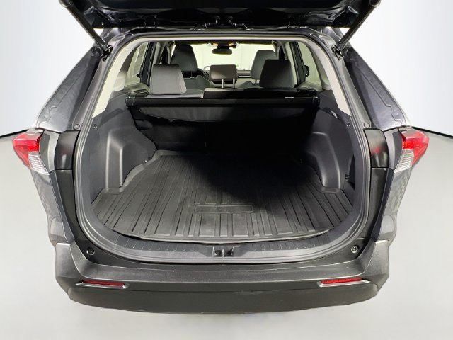 Used 2021 Toyota RAV4 XLE w/ Convenience Package AWD/4WD image 17
