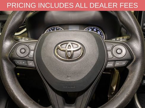 Used 2021 Toyota RAV4 LE AWD/4WD image 16