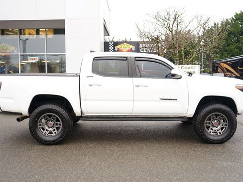 Used 2019 Toyota Tacoma Limited image 6
