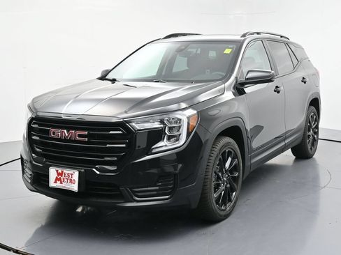 Used 2023 GMC Terrain SLE w/ Driver Convenience Package AWD/4WD image 2