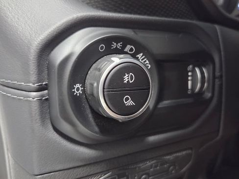 Used 2025 Jeep Gladiator Rubicon w/ Convenience Group AWD/4WD image 30