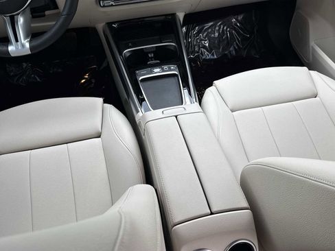 Certified 2026 Mercedes-Benz GLB 250 4MATIC image 22