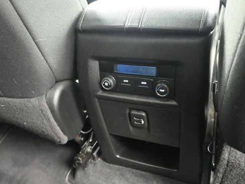 Used 2021 Chevrolet Traverse LT image 18