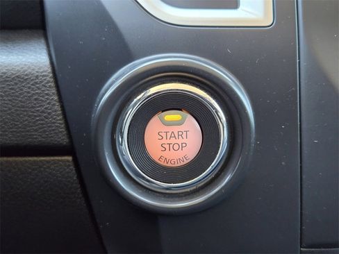 Used 2017 Nissan Titan S image 18