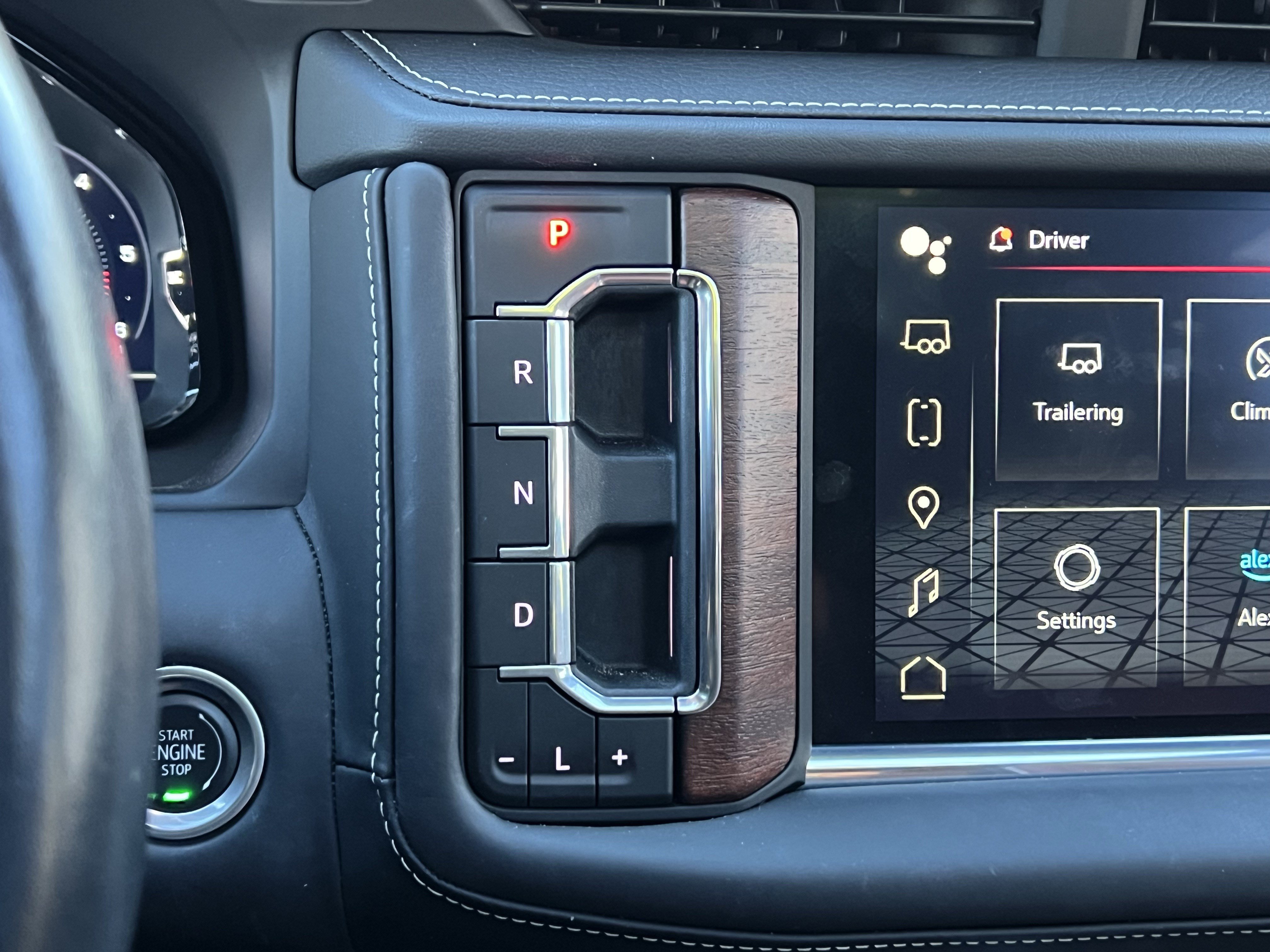 Used 2024 GMC Yukon XL Denali Ultimate AWD/4WD image 26