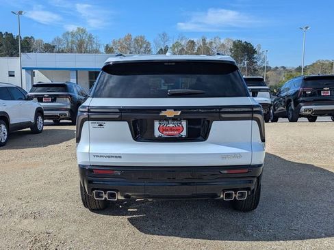 New 2026 Chevrolet Traverse High Country image 3