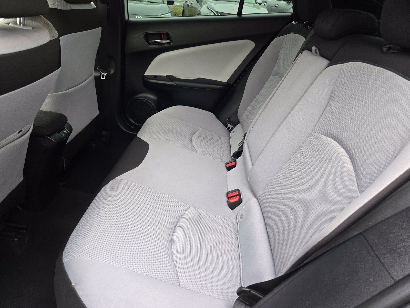 Used 2021 Toyota Prius LE w/ Carpet Mat Package (TMS) FWD image 10