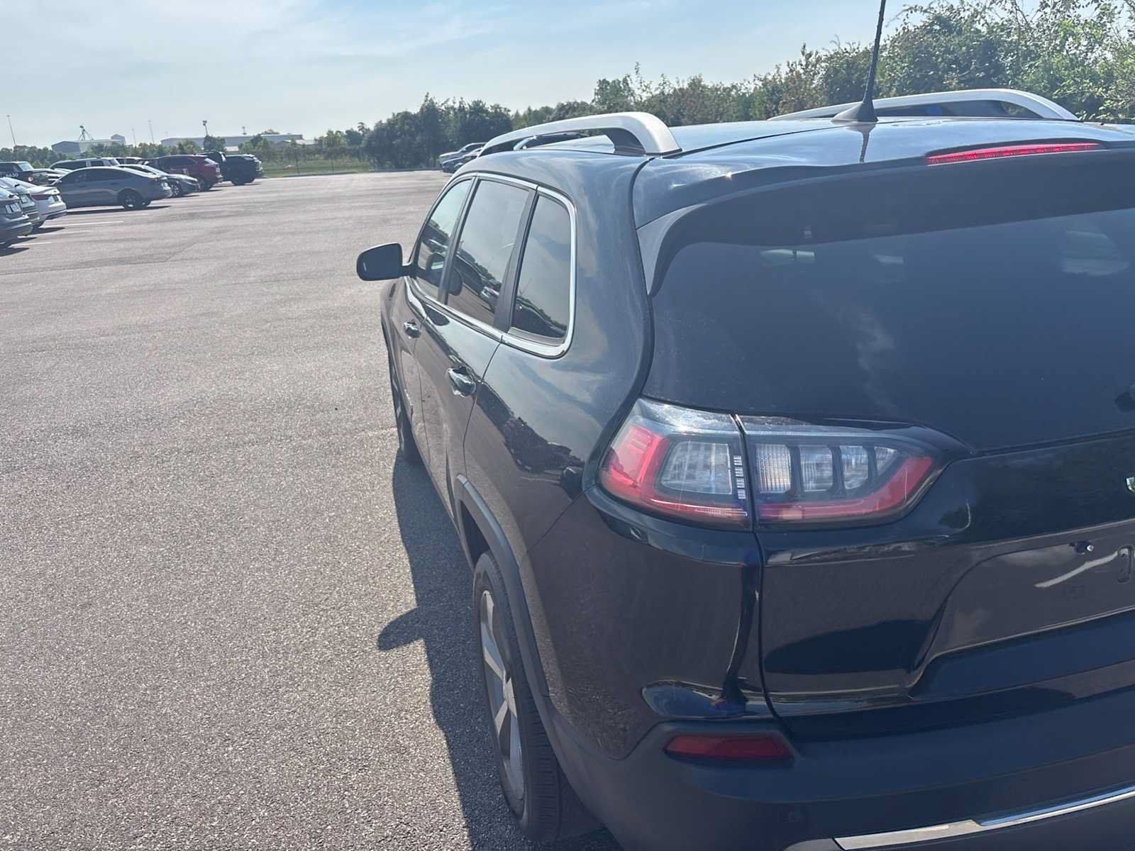Used 2019 Jeep Cherokee Limited FWD image 3