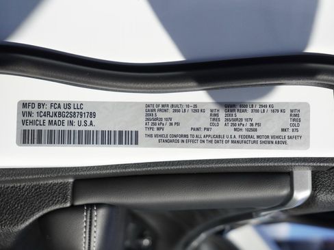 New 2025 Jeep Grand Cherokee L Limited w/ Black Appearance Package image 34