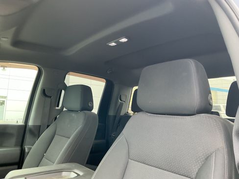 Used 2021 Chevrolet Silverado 2500 Custom w/ Custom Value Package AWD/4WD image 4