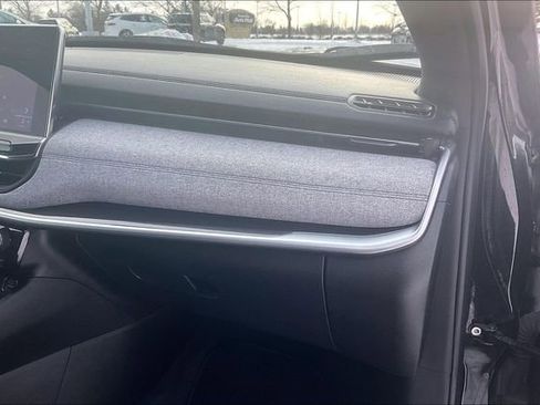 Used 2024 Jeep Compass Latitude image 16