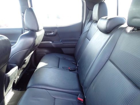 Used 2019 Toyota Tacoma TRD Off-Road image 19