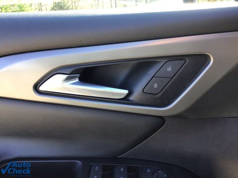 Used 2024 Chevrolet Traverse LT image 28