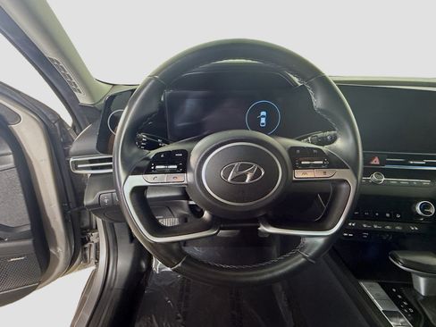 Used 2023 Hyundai Elantra Limited FWD image 13