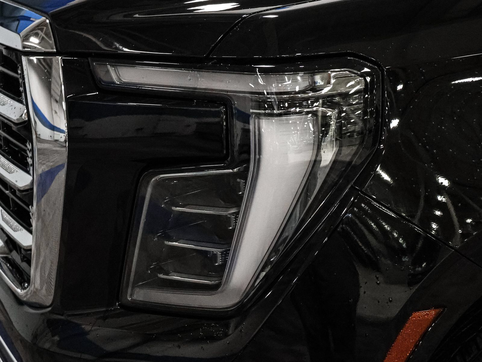 Used 2025 GMC Yukon Elevation AWD/4WD image 14