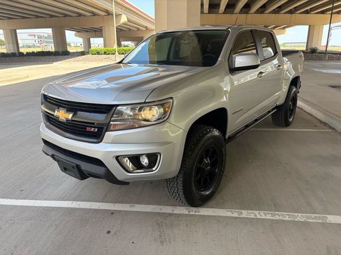 Used 2019 Chevrolet Colorado Z71 AWD/4WD image 2