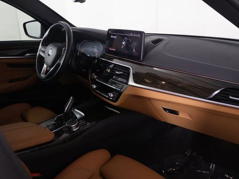 Used 2023 BMW 530i xDrive w/ Convenience Package image 31