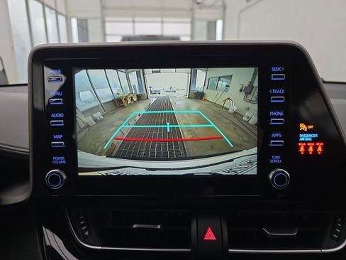 Used 2022 Toyota C-HR XLE image 20