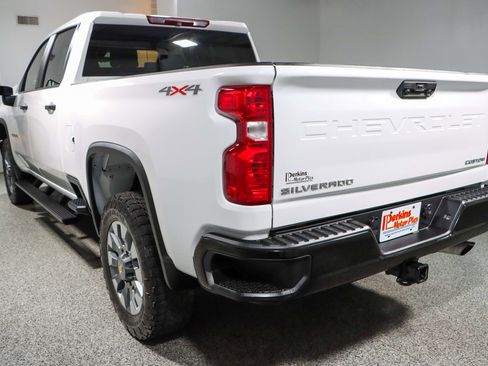 Used 2023 Chevrolet Silverado 2500 Custom w/ Custom Convenience Package image 9
