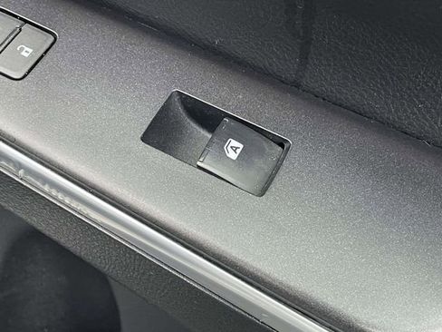 Used 2017 Toyota Camry SE image 17