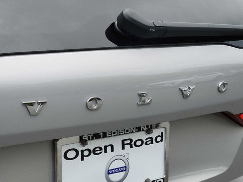 Certified 2024 Volvo XC60 B5 Plus w/ Climate Package AWD/4WD image 30