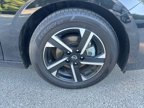Used 2025 Nissan Sentra SV FWD image 24