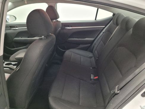 Used 2019 Hyundai Elantra SE w/ Cargo Package FWD image 18