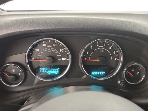 Used 2016 Jeep Wrangler Unlimited Rubicon w/ Connectivity Group AWD/4WD image 11