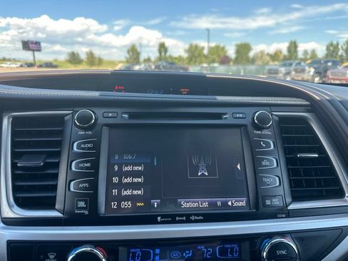 Used 2018 Toyota Highlander Limited AWD/4WD image 3