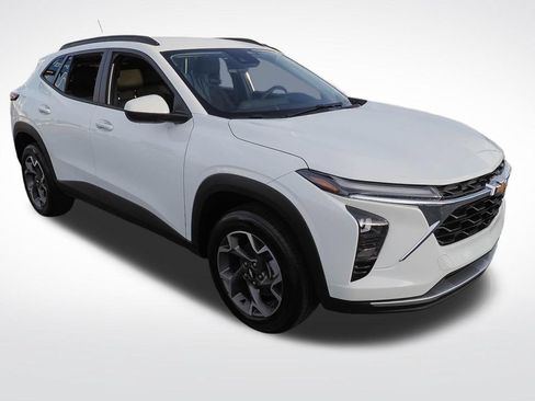 Certified 2024 Chevrolet Trax LT FWD image 3