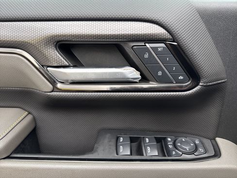 Used 2024 Chevrolet Silverado 2500 ZR2 w/ Technology Package image 15