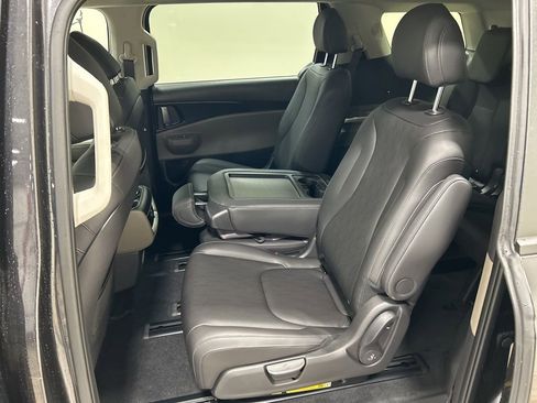 New 2026 Kia Carnival LXS image 24