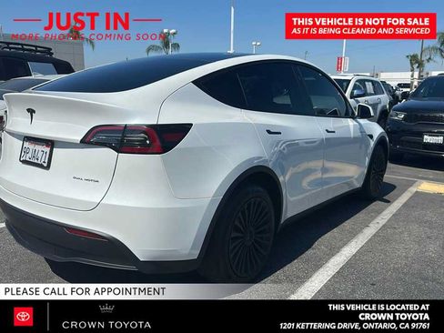 Used 2024 Tesla Model Y Long Range AWD/4WD image 4